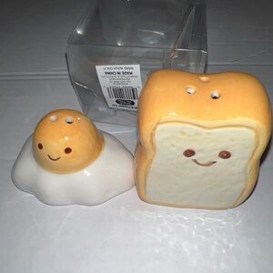 Cute Toast & Egg Salt and Pepper Shaker Set | Ceramic Breakfast Kawaii Decor